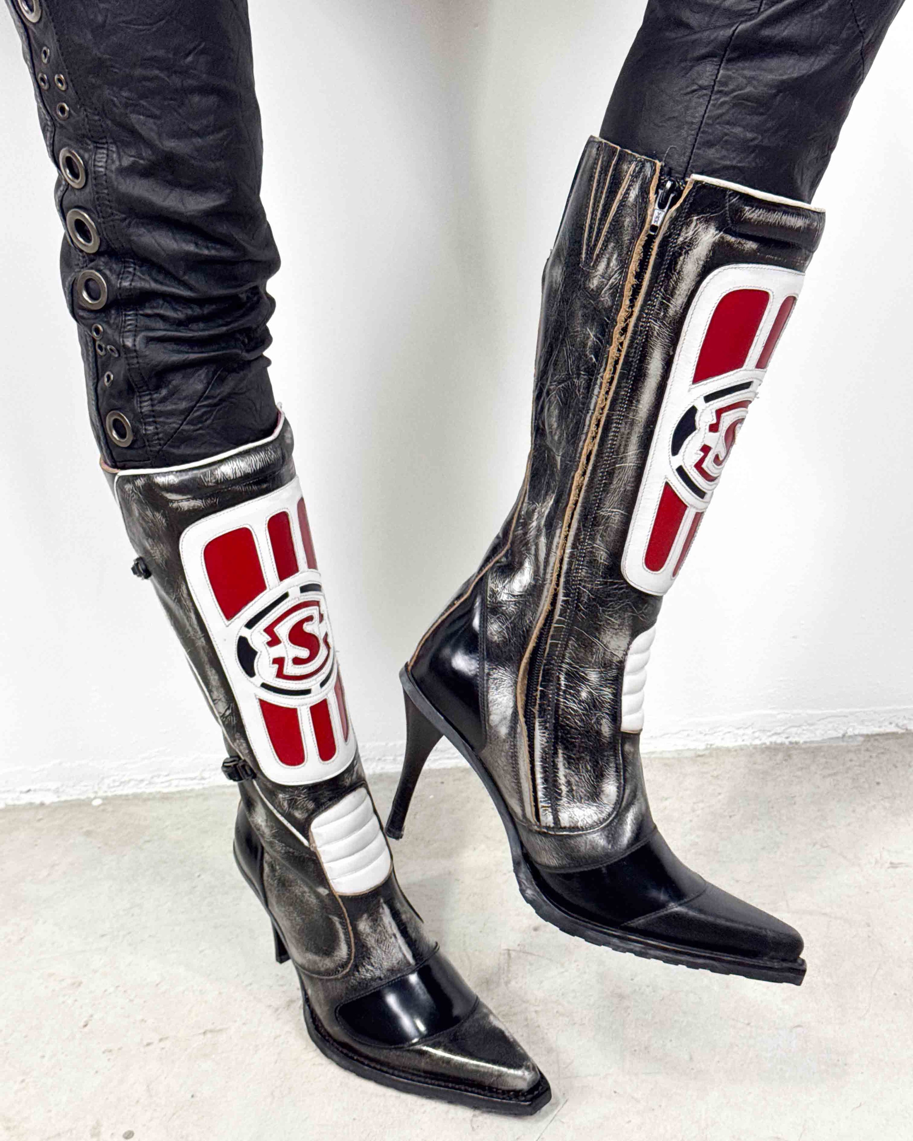 The Virgine leather boots