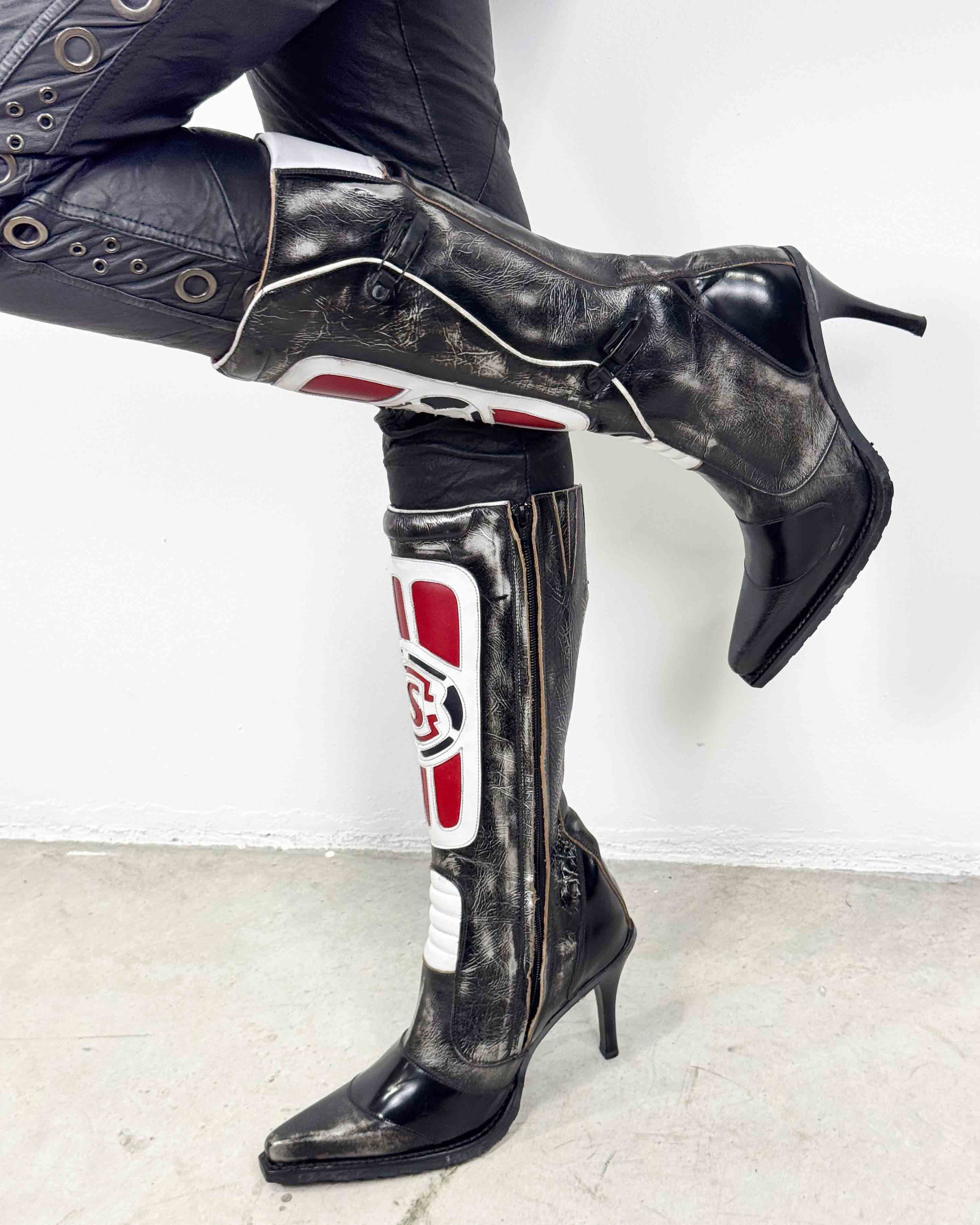 The Virgine leather boots