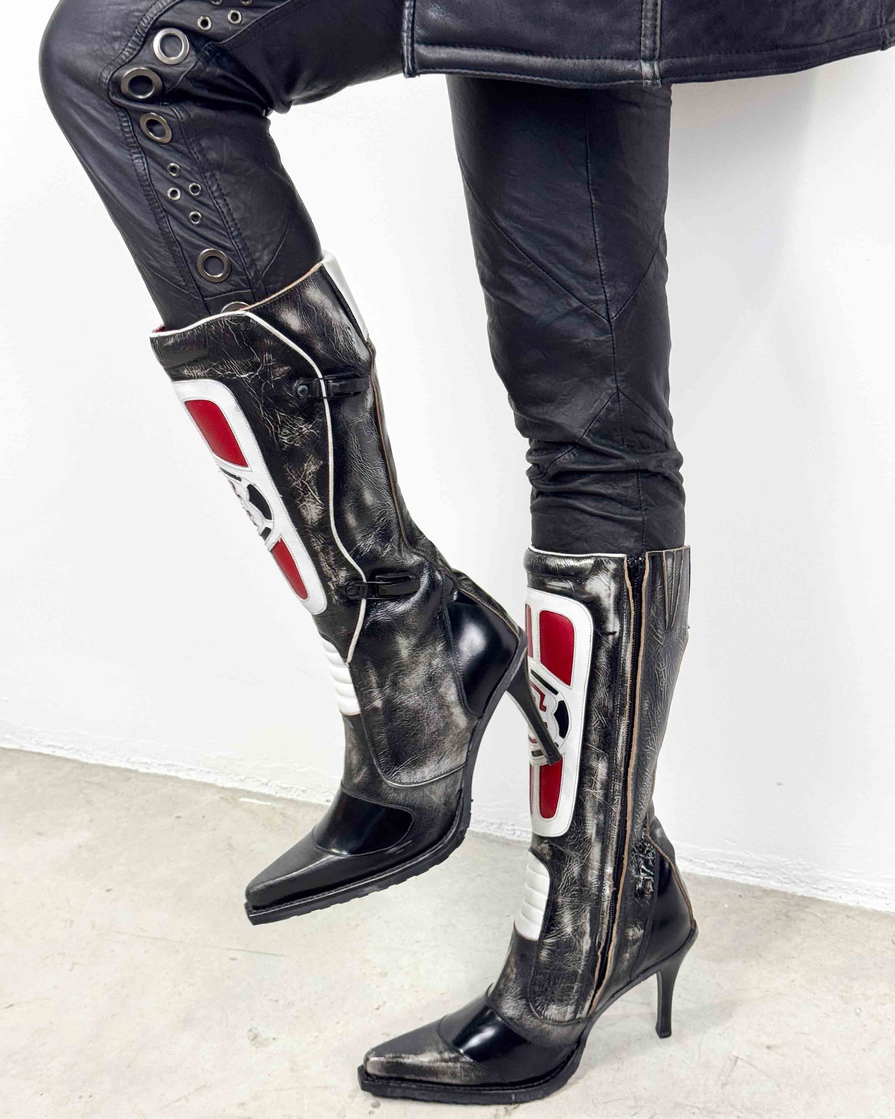 The Virgine leather boots