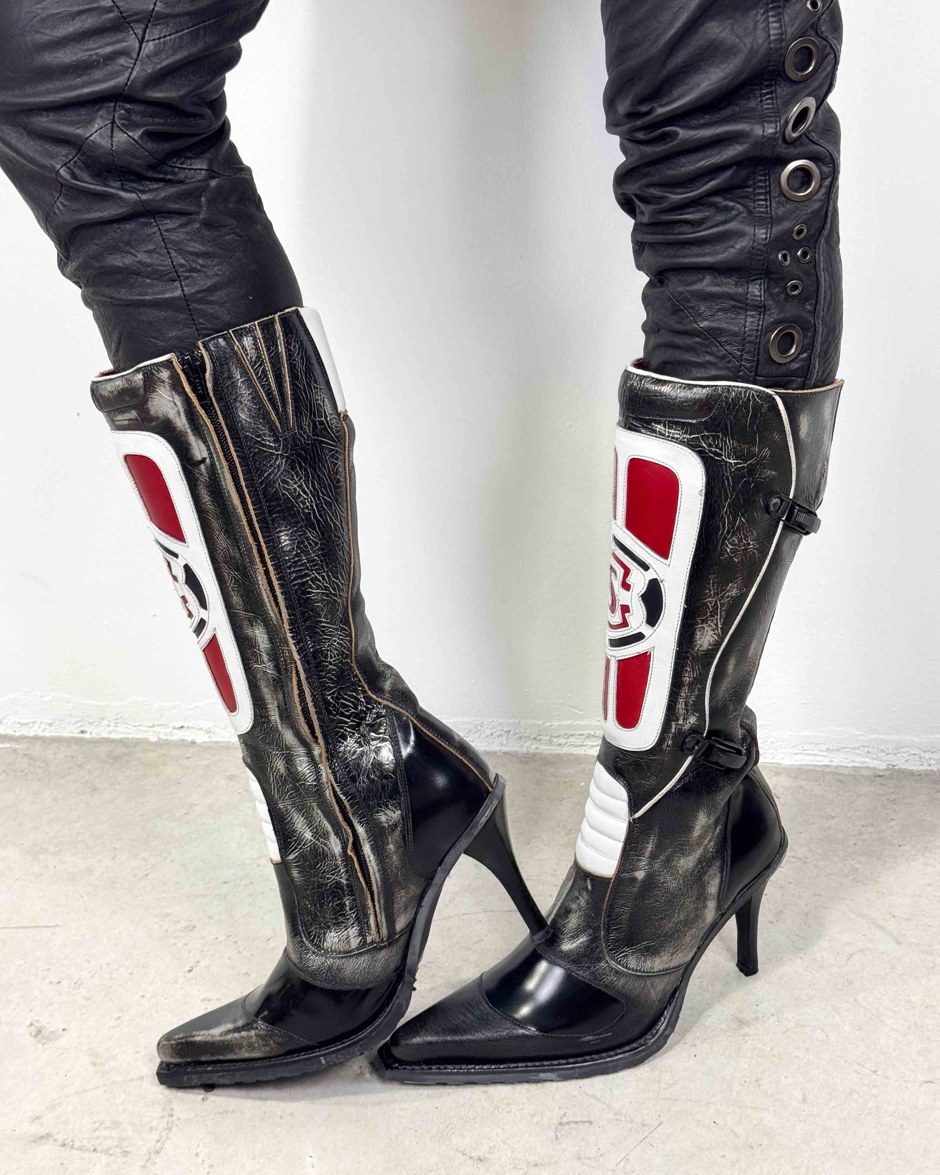 The Virgine leather boots