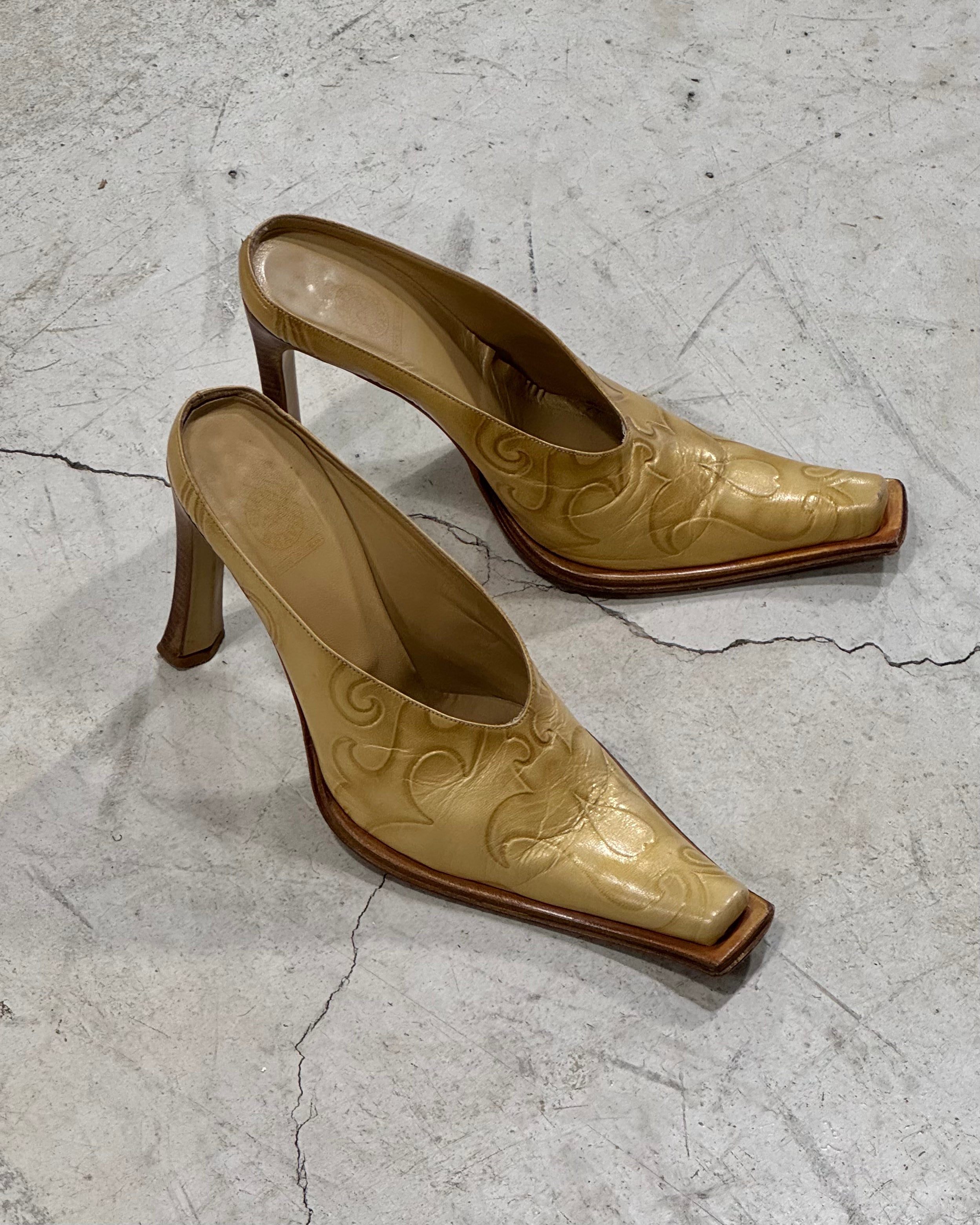 The Dominica heels