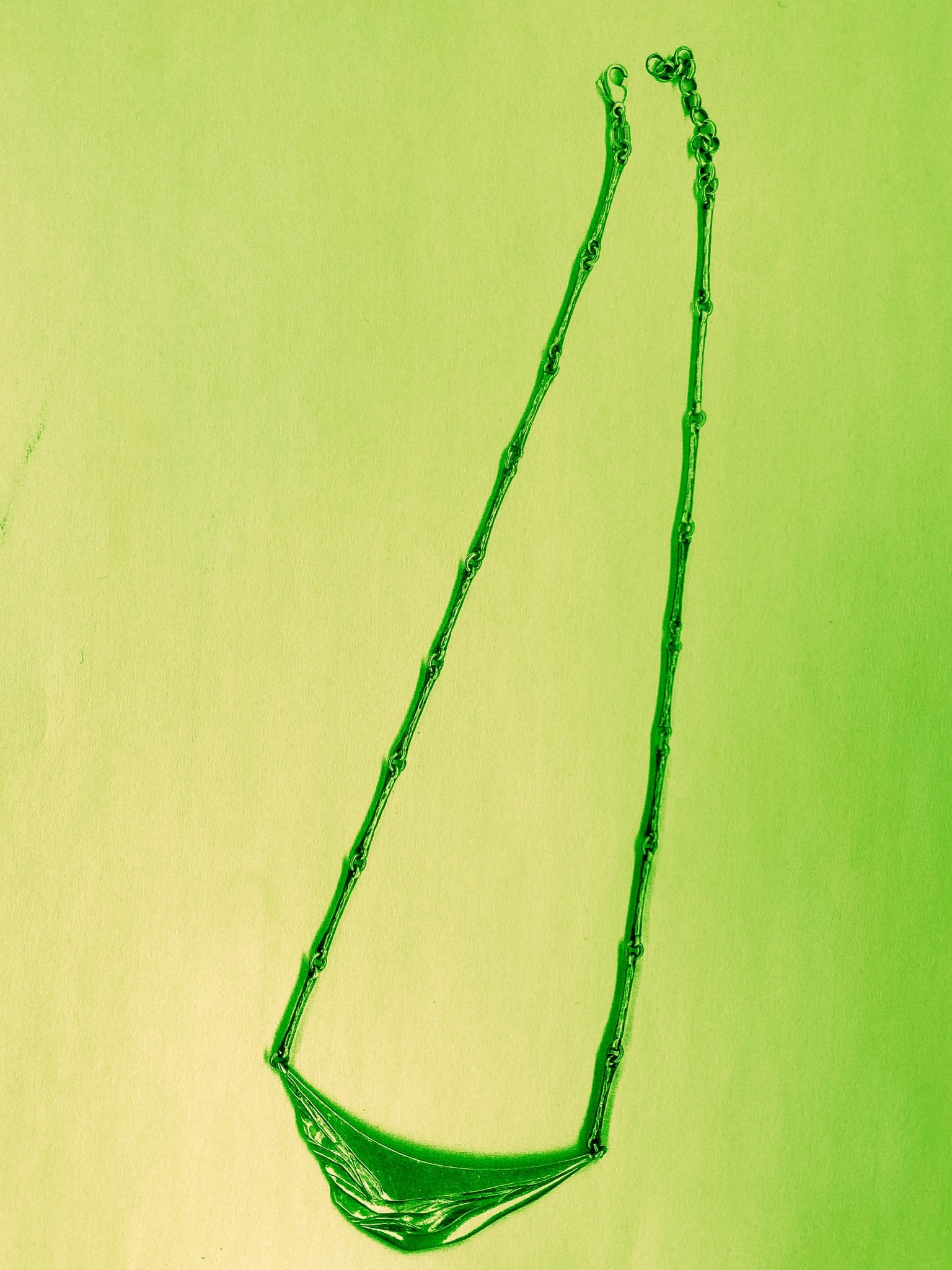 the Amalia necklace - rig vert