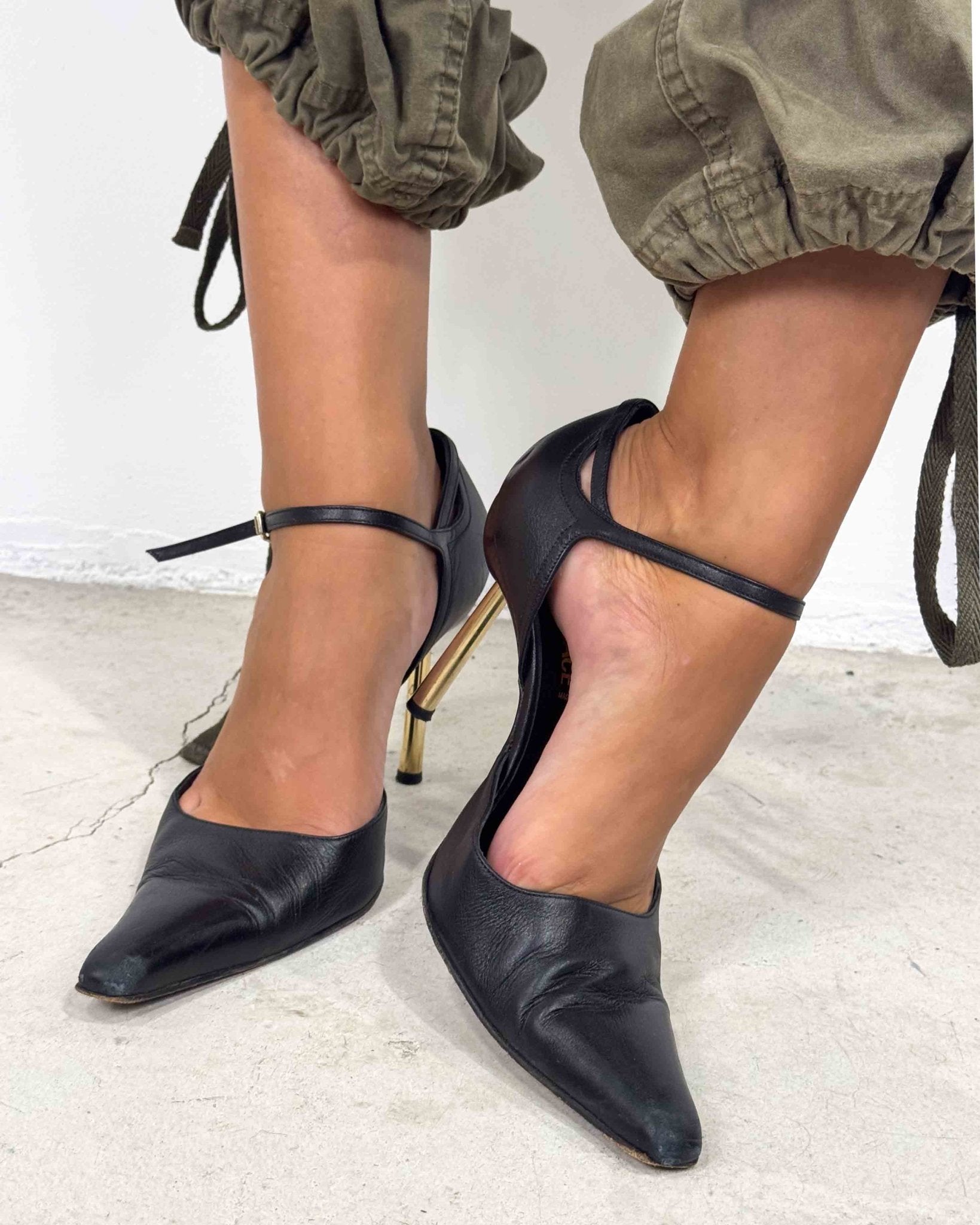 The Amelie heels by Gianni Versace - rig vert