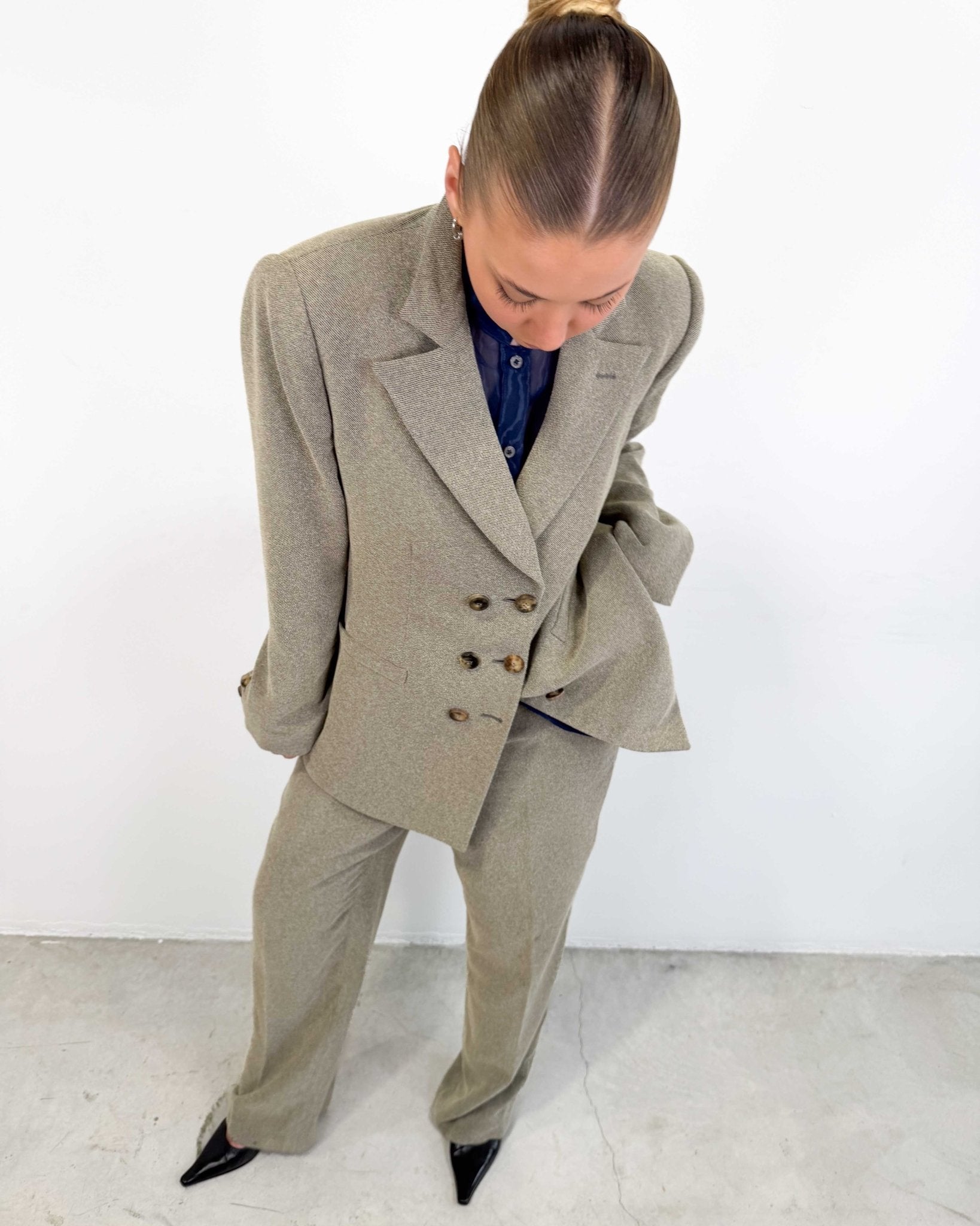 The Lorraine suit by Giorgio Armani - rig vert