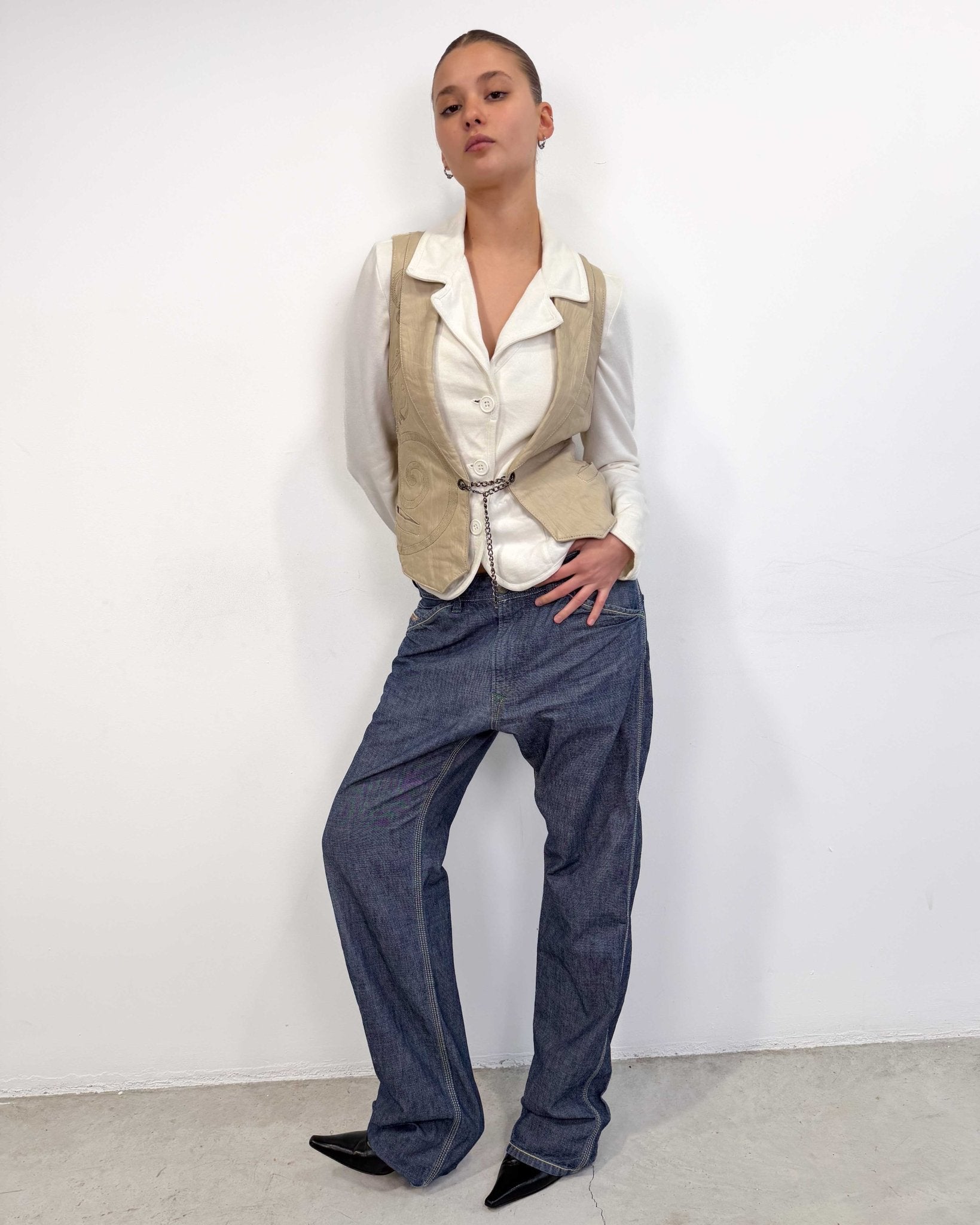 The Yonni leather vest - rig vert