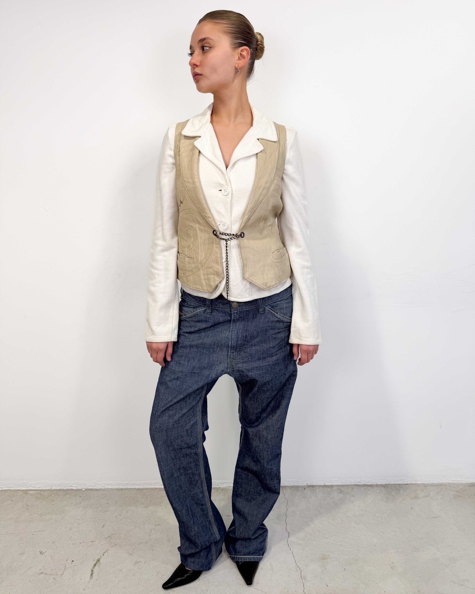 The Yonni leather vest - rig vert