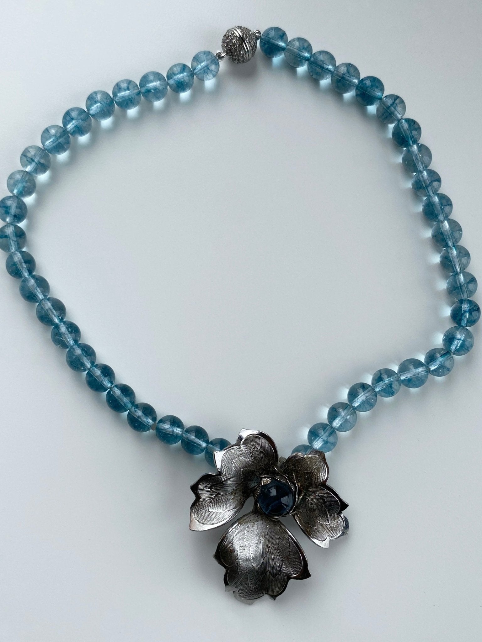 Lotus Blossom Necklace - rig vert