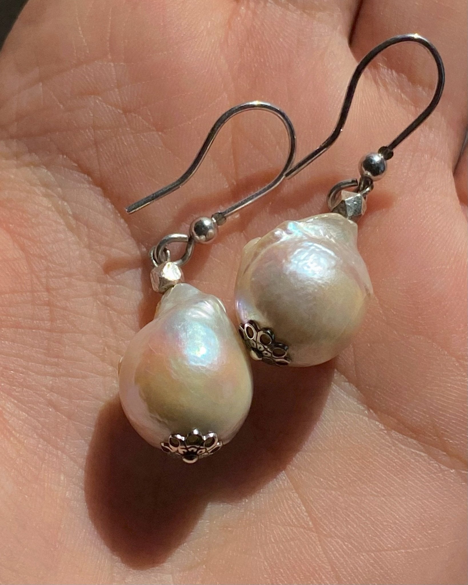 Siargao pearl earrings - rig vert